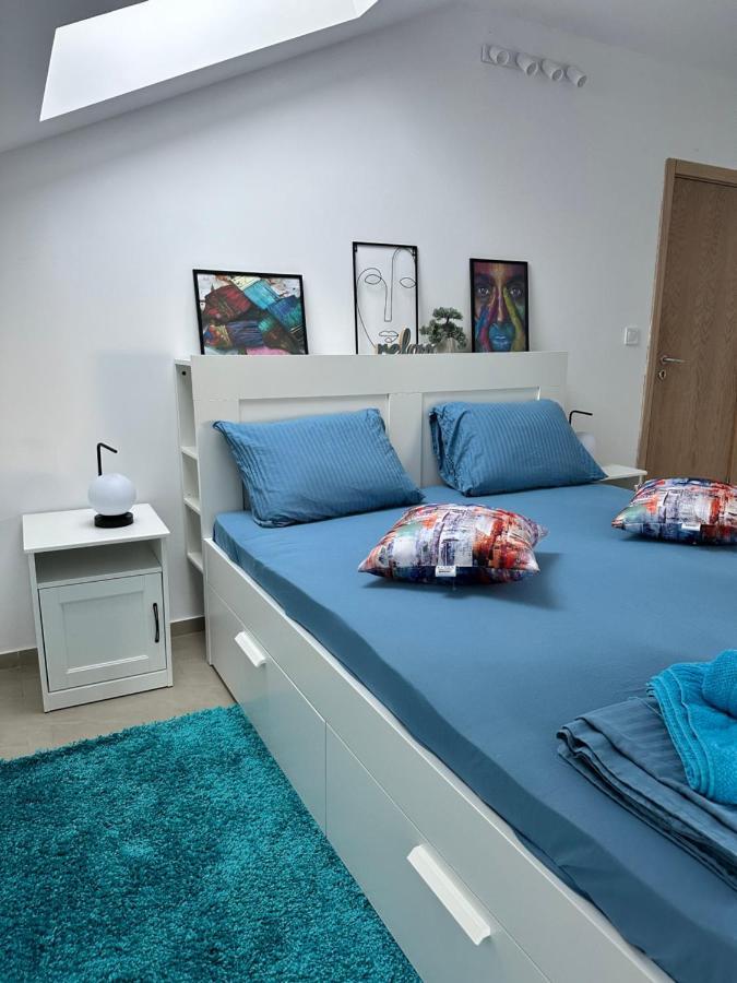 Blue Central Apartment เวลีคอเทอร์โนโว ภายนอก รูปภาพ